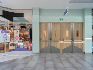 Dveře do obchodního centra Internal Door – protipožární dvoukřídlé dveře